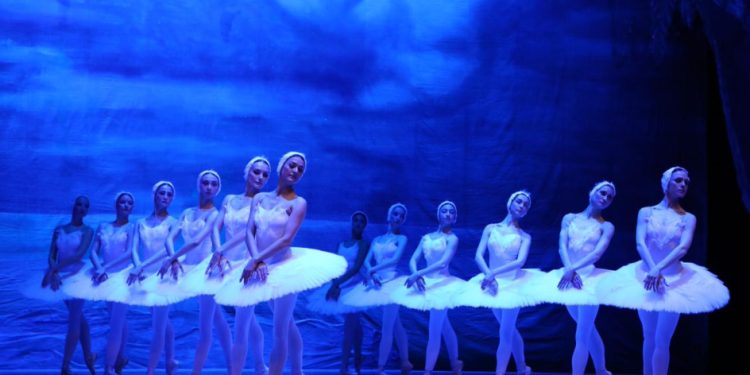 Heydər Əliyev Sarayında Pyotr Çaykovskinin əsrarəngiz baleti – “Qu gölü”