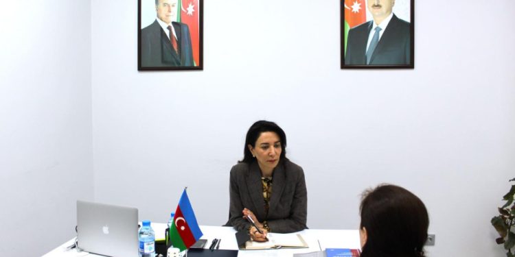Ombudsman Səbinə Əliyeva vətəndaşların müraciətlərini dinləyib