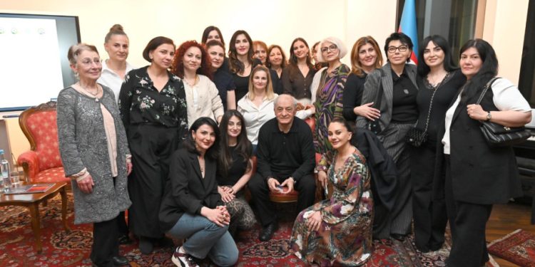 Berlindəki Azərbaycan Mədəniyyət Mərkəzində Xalq artisti Fəxrəddin Manafovla görüş keçirilib