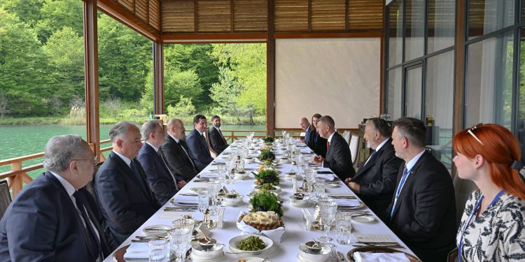 Qəbələdə Prezident İlham Əliyevin adından Çexiyanın Baş nazirinin şərəfinə rəsmi lanç verilib