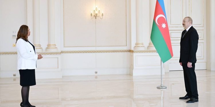 İlham Əliyev Kolumbiyanın Azərbaycanda yeni təyin olunmuş səfirini qəbul edib