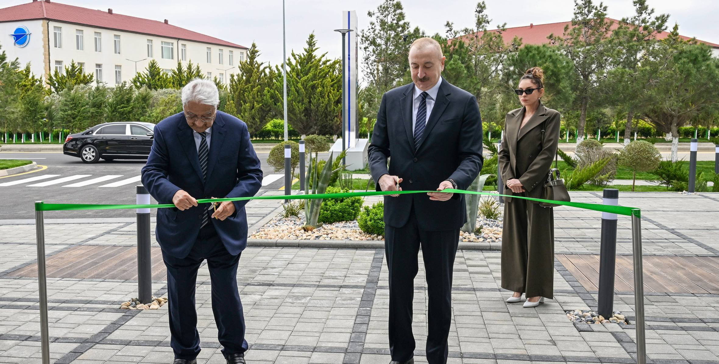İlham Əliyev Milli Aviasiya Akademiyasında Beynəlxalq Təlim Mərkəzinin açılışında iştirak edib