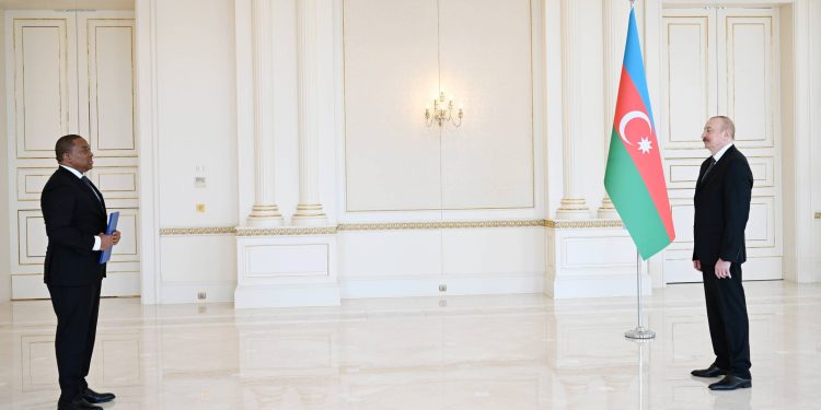 İlham Əliyev Esvatininin Azərbaycanda yeni təyin olunmuş səfirini qəbul edib