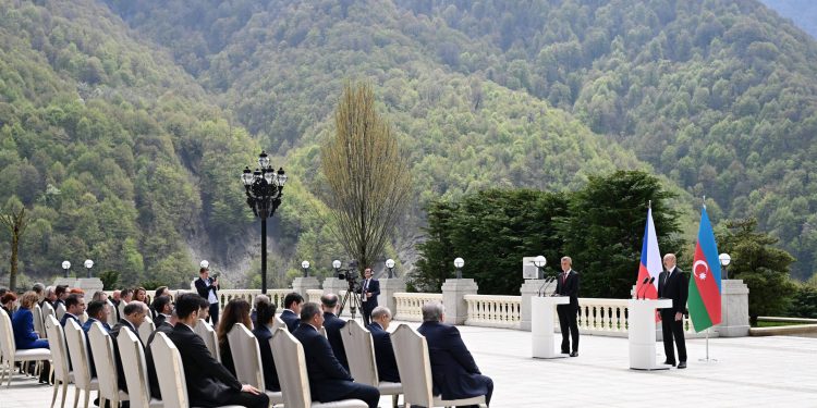 İlham Əliyev və Çexiyanın Baş naziri Andrey Babiş mətbuata bəyanatlarla çıxış ediblər