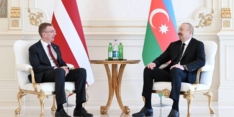 İlham Əliyevin Latviya Prezidenti ilə təkbətək görüşü olub
