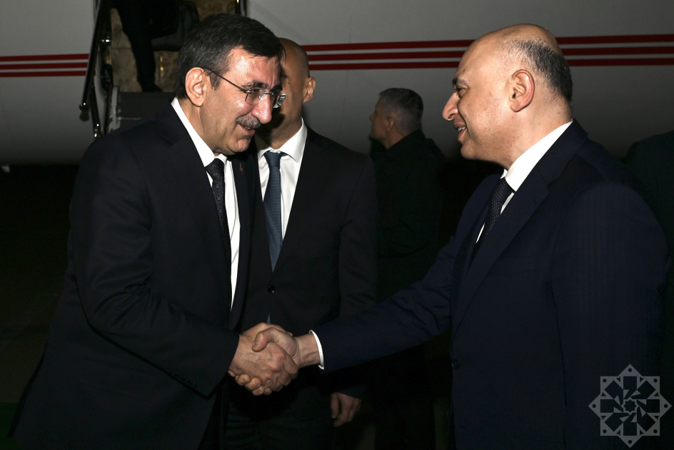 Türkiyənin Vitse-prezidenti Azərbaycana səfərə gəlib