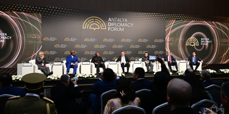 Antalyada “Dəyişən dünyada regional sahiblənmənin rolu” barədə danışılıb