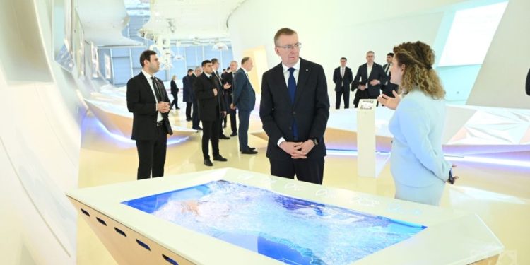 Latviya Prezidenti Edqars Rinkeviçs Heydər Əliyev Mərkəzində olub