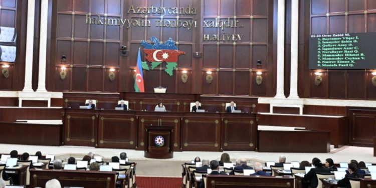 Milli Məclis 8 məsələnin müzakirəsinə başlayıb