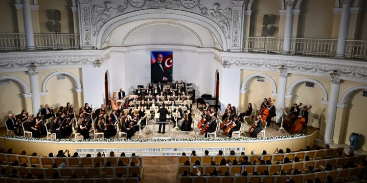 Ümummilli Liderin anadan olmasının 103-cü ildönümünə həsr olunmuş konsert proqramı