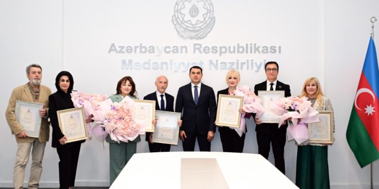 Mədəniyyət naziri mədəniyyət xadimləri ilə görüşüb