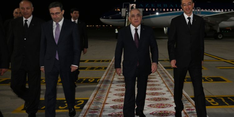 Baş nazir Türkmənistana işgüzar səfər edib