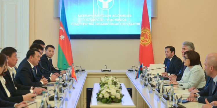 Sahibə Qafarova Qırğızıstan parlamentinin sədri ilə görüşüb