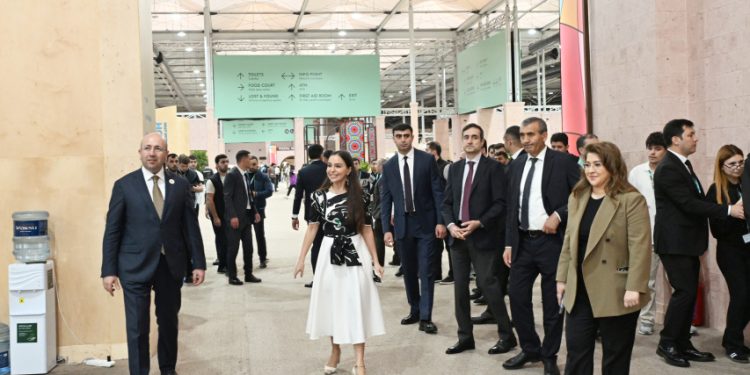 Leyla Əliyeva və Arzu Əliyeva «Urban Expo» sərgisi ilə tanış olublar