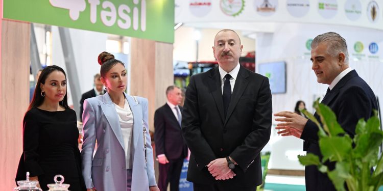İlham Əliyev 19-cu “Caspian Agro Week” və 31-ci “InterFood Azerbaijan” sərgiləri ilə tanış olub