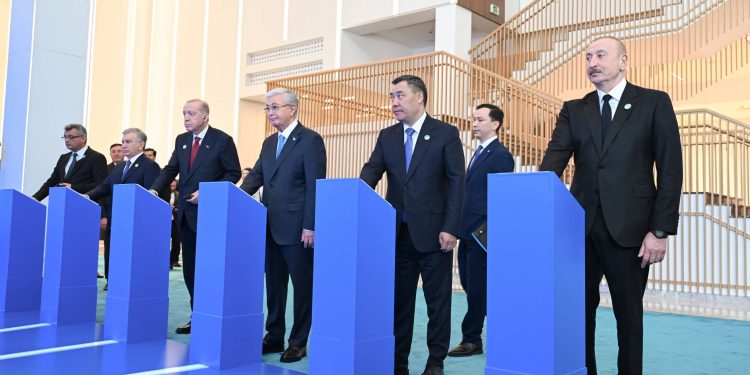 İlham Əliyev və TDT-nin qeyri-rəsmi Zirvə görüşünün digər iştirakçıları Türk Sivilizasiyası Mərkəzinin təməlqoyma mərasimində iştirak ediblər