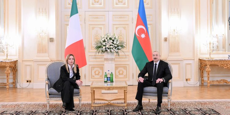 İlham Əliyevin İtaliya Nazirlər Şurasının sədri Ciorcia Meloni ilə təkbətək görüşü keçirilib