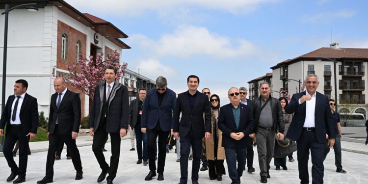 Diplomatik korpusun nümayəndələri Xankəndi Zəfər parkına gəliblər