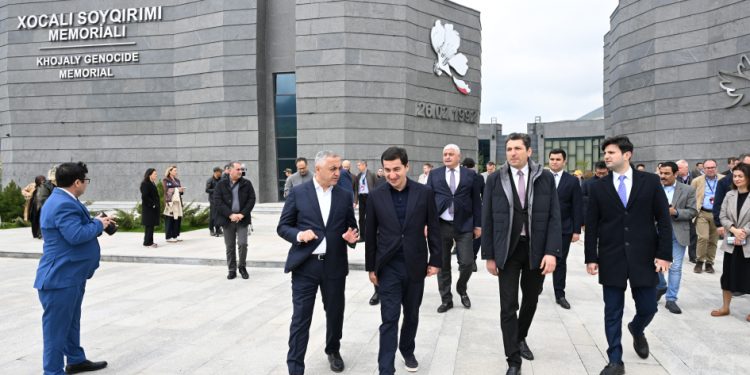 Diplomatik korpusun nümayəndələri Xocalı Soyqırımı Memorialında olublar